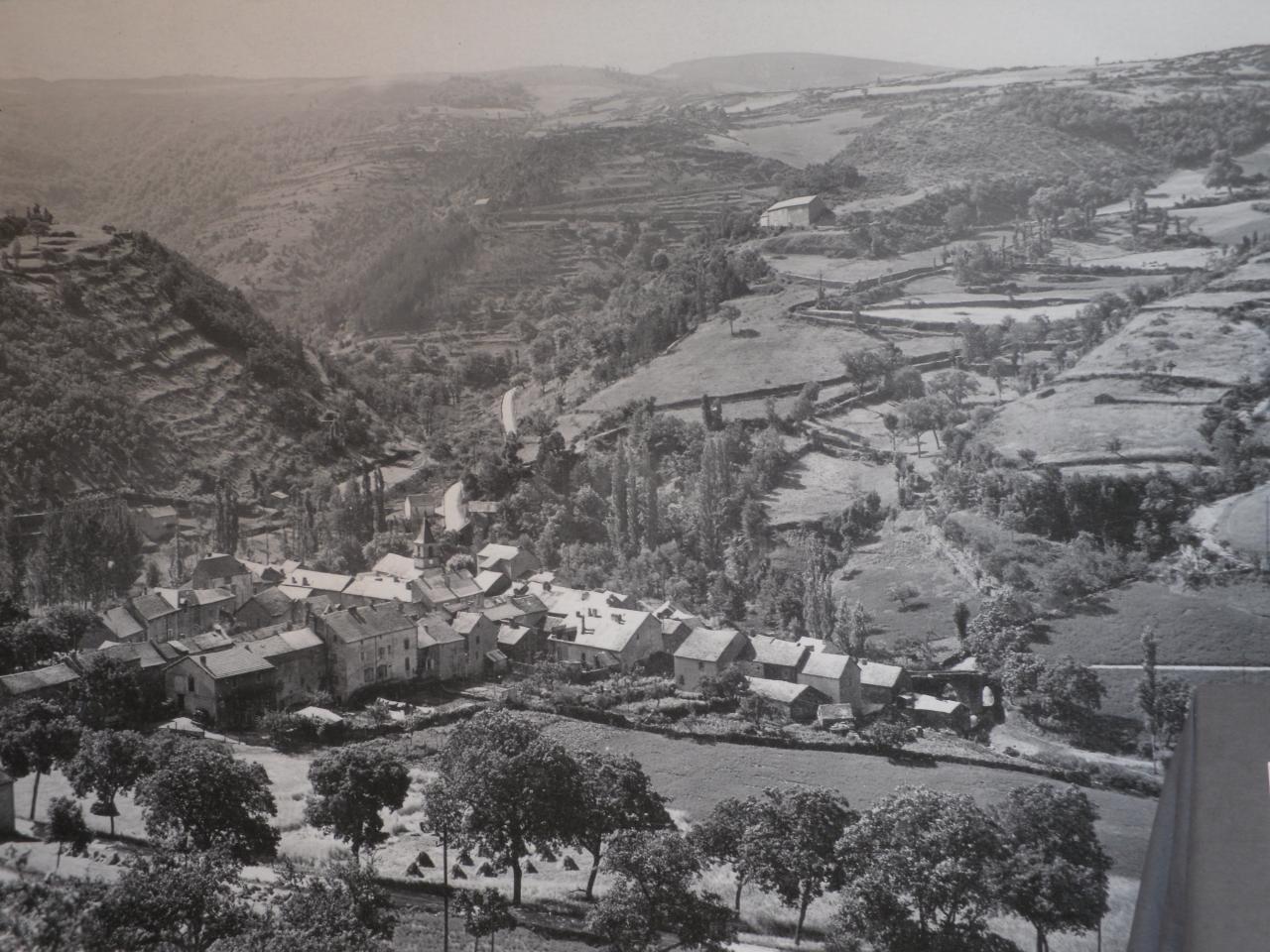 3-Trèves ancien, depuis la route de Lanuejols