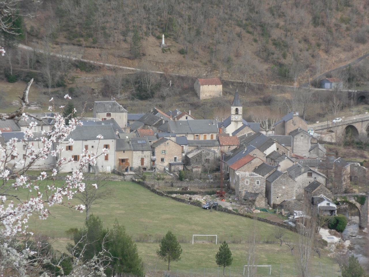 4-Trèves depuis la route de Lanuejols