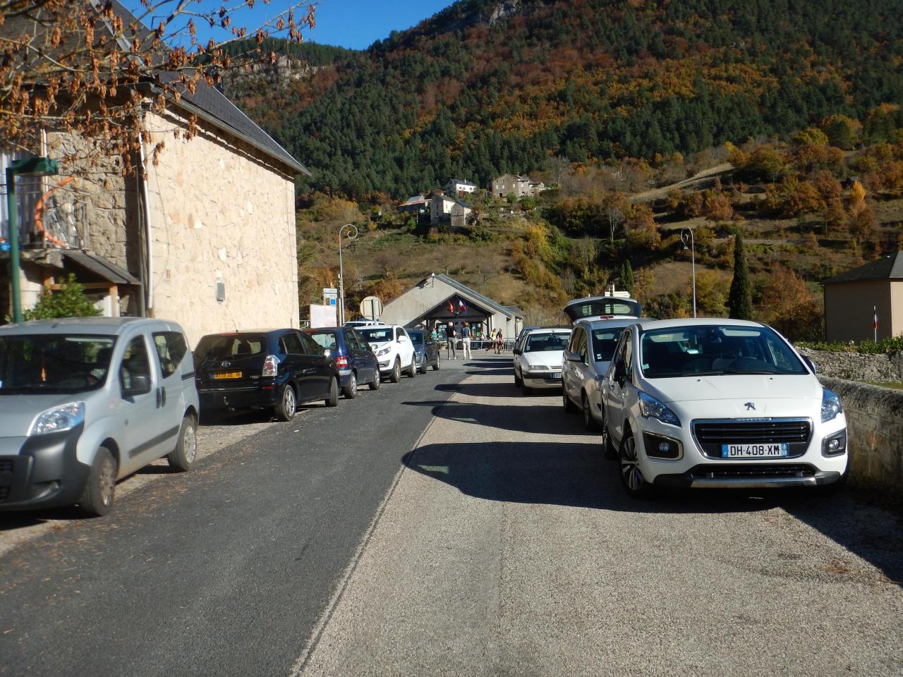 Parking plein à TREVES